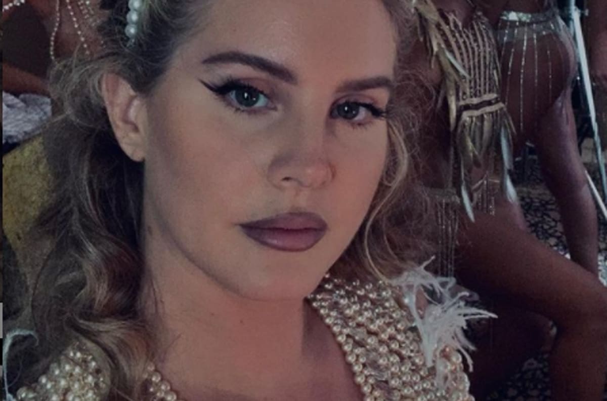 Lana del Rey presentó nuevo video y portada de su disco "Chemtrails Over the Country Club"