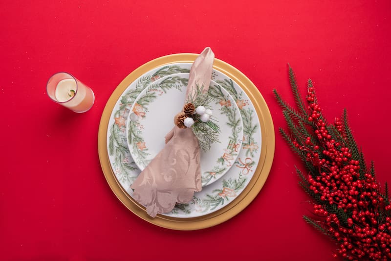 La comida consistirá en un menú de cinco tiempos que incluye preparaciones frías, calientes, marinas y dulces. Imagen referencial. Créditos: Freepik.