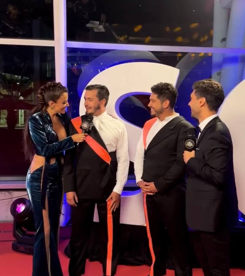 Gino Costa y Pollo Campos en la alfombra roja de los Premios Pulsar 2023. Créditos: Instagram.