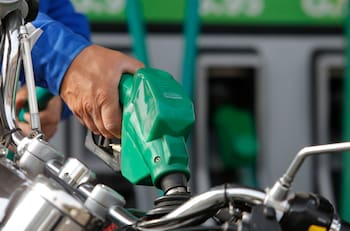 Gobierno oficializa primer cambio al MEPCO: así incidirá en el precio de las bencinas