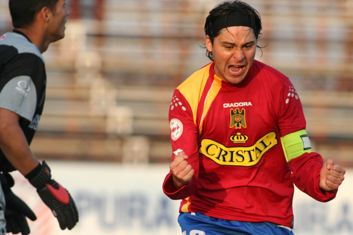 FUTBOL, UNION ESPANOLA/ DEPORTES ANTOFAGASTA
CAMPEONATO DE CLAUSURA 2006.
MANUEL NEIRA, CELEBRA EL COBRO DE UN PENAL A FAVOR DE SU EQUIPO.
26/8/2006
SANTIAGO, CHILE
CLAUDIO DIAZ/PHOTOSPORT