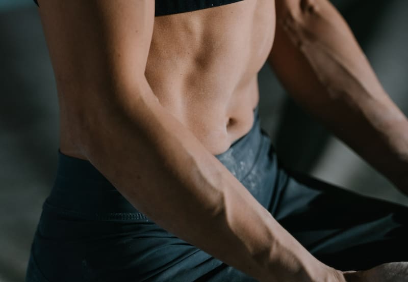 Con esta sencilla técnica de respiración, ayudas a tu cuerpo a reducir la grasa abdominal profunda | Foto: Befunky