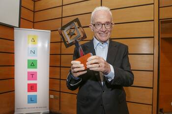 Pedro Carcuro recibe importante premio en reconocimiento a sus 53 años de carrera en televisión