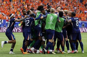 En un verdadero partidazo: Países Bajos venció en la agonía a Polonia en la Eurocopa