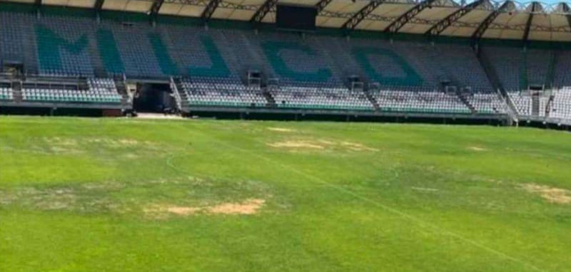 Así estaba la cancha principal del estadio de Temuco.