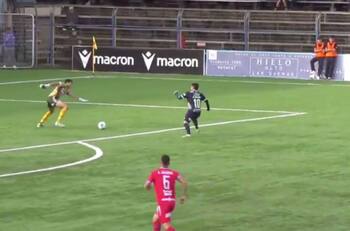 ¿Qué quiso hacer? El grosero error que cometió un portero en Segunda División