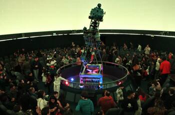 Un panorama de otro planeta: ¿Qué actividades para niños tiene el Planetario de Santiago este verano?