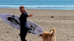 Es portuguesa, se enamoró de Chile y ahora es la reina del surf nacional: “Agradecida de mi vida cerca del mar”