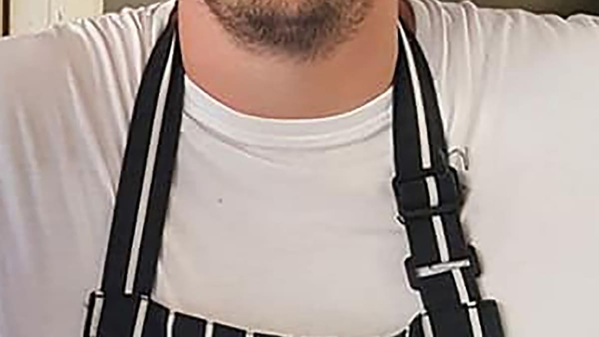 Intoxicó a 31 personas y provocó la muerte de una: condenan a chef que sirvió un pastel mal cocinado