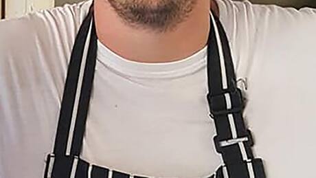 Intoxicó a 31 personas y provocó la muerte de una: condenan a chef que sirvió un pastel mal cocinado