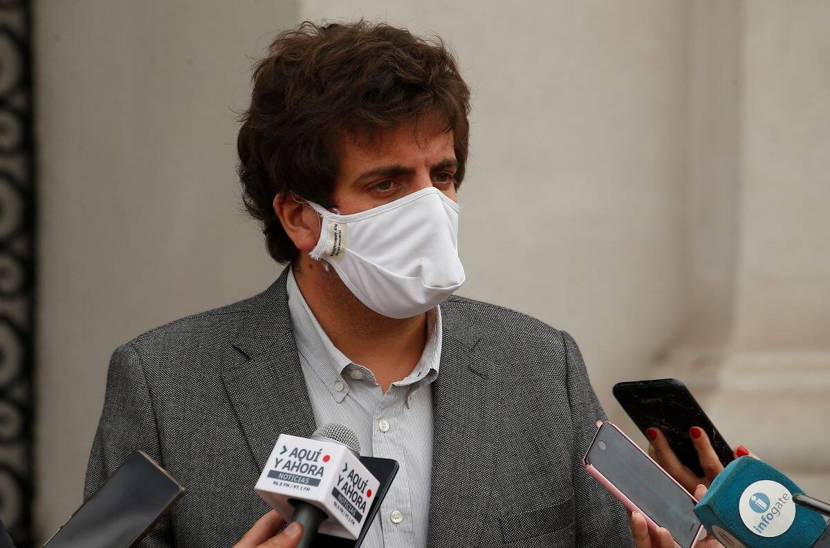 VIDEO | "Andai' defendiendo a los ricos": Funan a diputado Diego Schalper mientras hacía campaña en feria de Rancagua