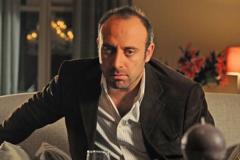 es un actor turco de 55 años.