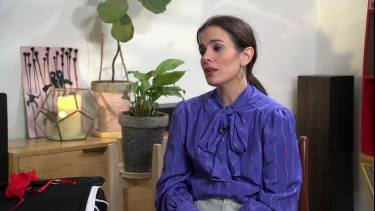 "Necesito tomar un poquito": Celine Reymond confesó que bebe un corto de whisky antes de actuar en una obra