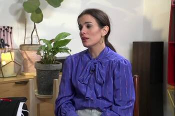 "Necesito tomar un poquito": Celine Reymond confesó que bebe un corto de whisky antes de actuar en una obra