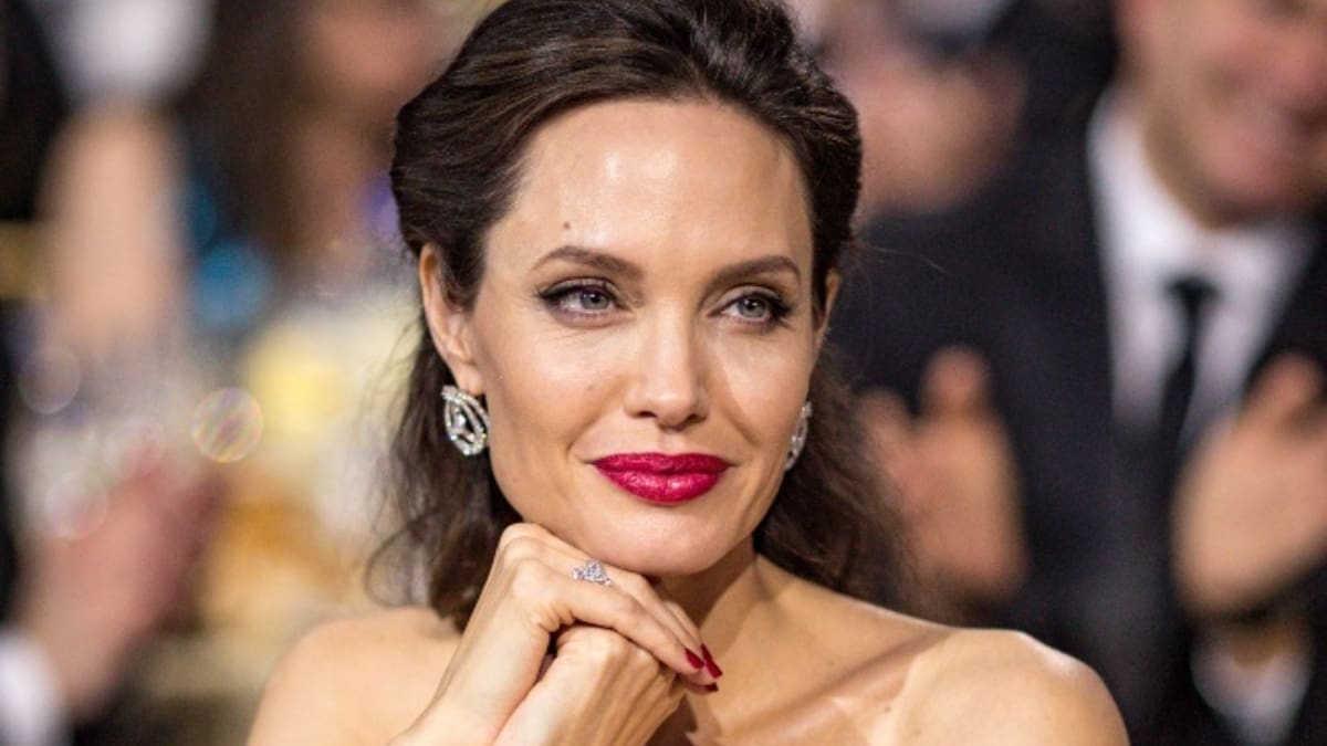 Angelina Jolie deslumbró mostrando los tatuajes de todo su cuerpo
