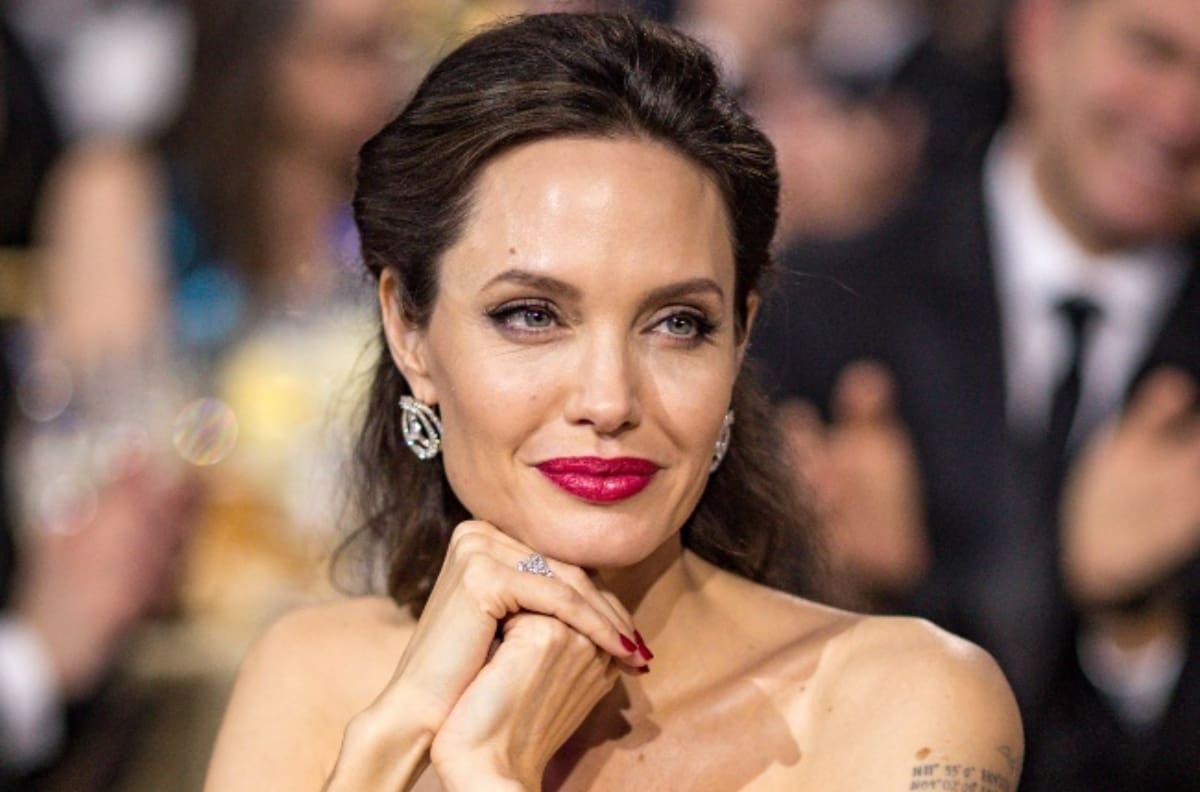 Angelina Jolie deslumbró mostrando los tatuajes de todo su cuerpo