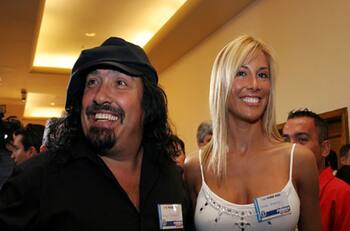 Desde una réplica de un Rolex a una camioneta: Los falsos regalos que Negro Piñera le entregó a Belén Hidalgo durante su matrimonio