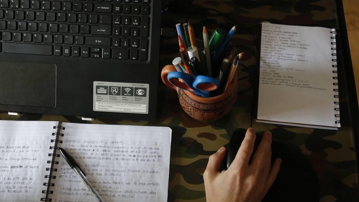"Usted es el cáncer...": viralizan día de furia de estudiante contra profesor en plena clase online