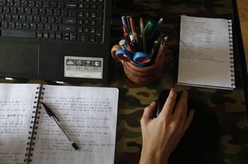 "Usted es el cáncer...": viralizan día de furia de estudiante contra profesor en plena clase online