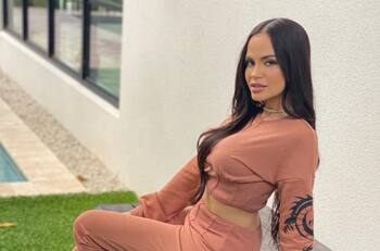 Premio Lo Nuestro: Natti Natasha revela que está embarazada en plena presentación en vivo