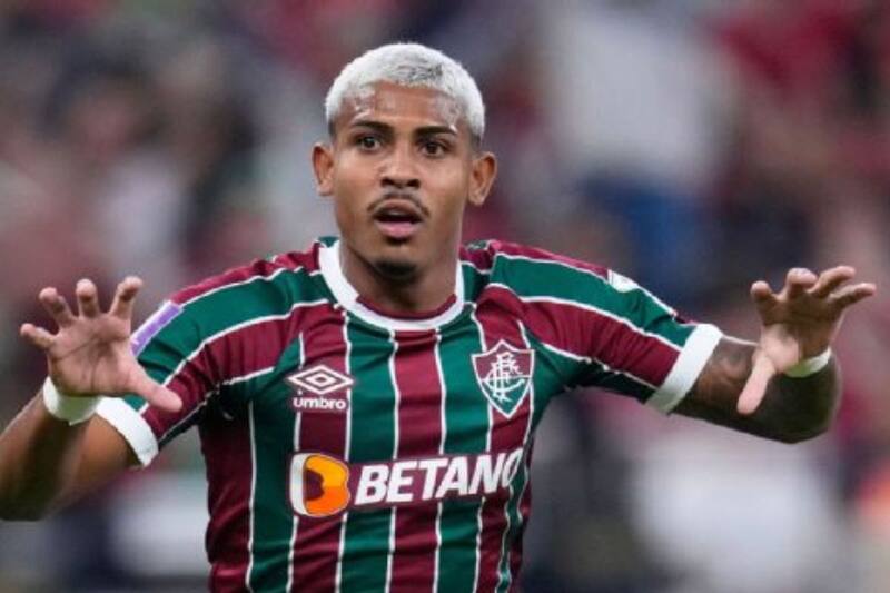 Increíble lo de John Kennedy en el Fluminense: cometió indiscplina, recibió perdonazo y volvió a fallar.