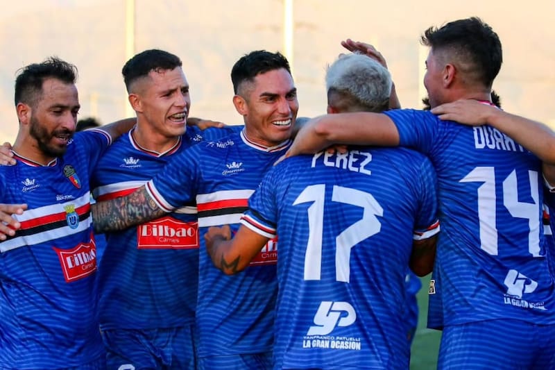 Jean Paul Pineda jugando por Real San Joaquín.