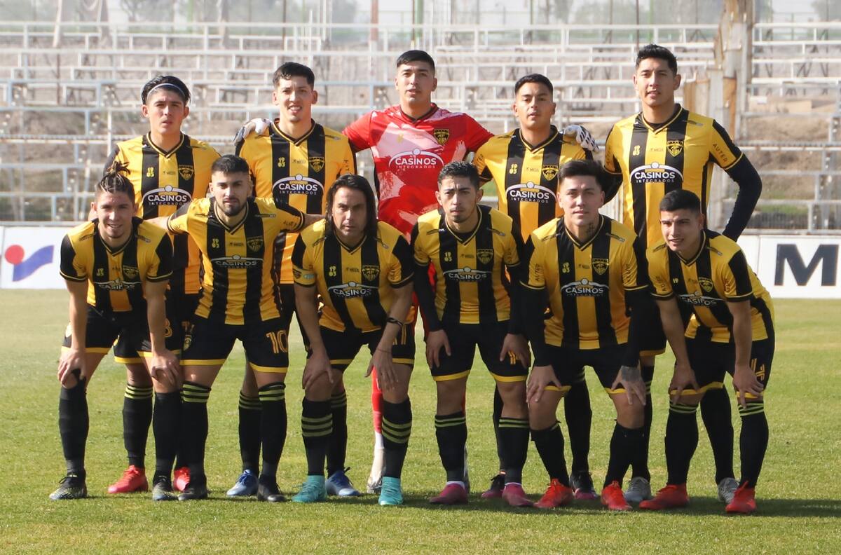 DT de Fernández Vial reconoció que ya se buscan refuerzos para el torneo de Primera B
