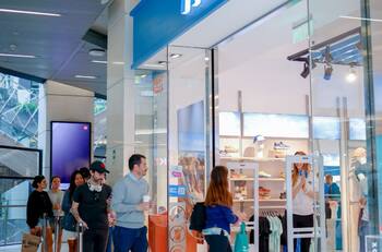 Exclusiva tienda internacional de zapatillas abre su primera tienda física en este Mall de la RM