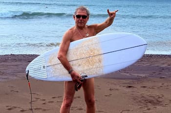 Famoso chileno llevaba años soltero, publicó que busca novia por redes y encontró cita con mujer 44 años menor