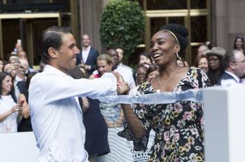 Rafael Nadal se luce jugando Badminton ante las hermanas Williams