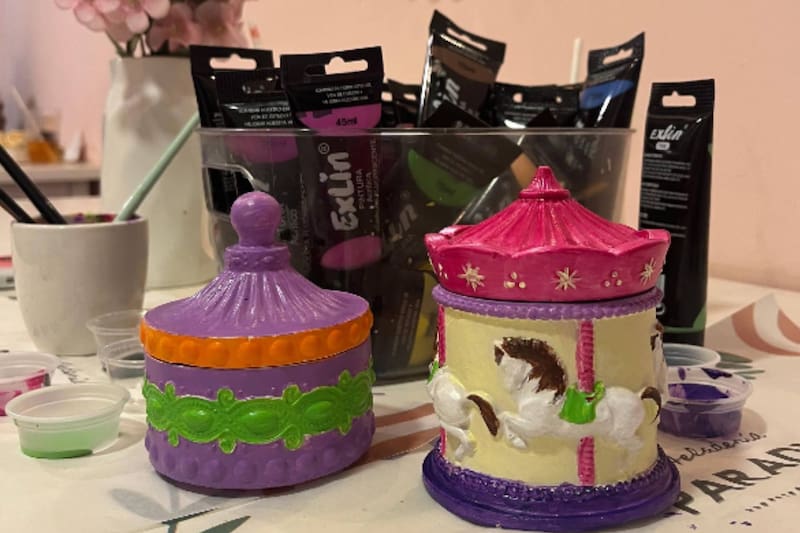 Está ubicada en Providencia, a pasos del metro Santa Isabel.
Créditos: Google Maps.