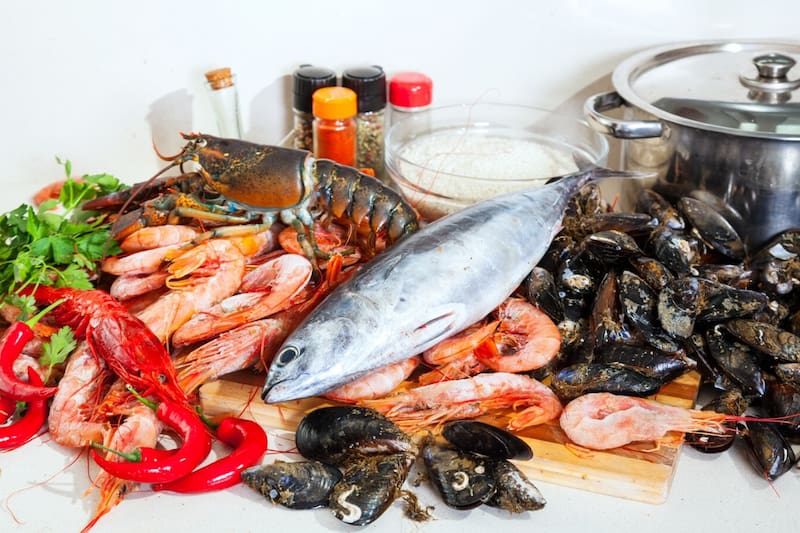 Comer mariscos te ayuda en el tratamiento de la anemia.