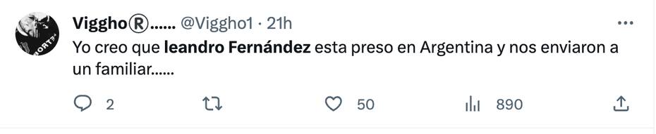 Hinchas critican a Leandro Fernández.
