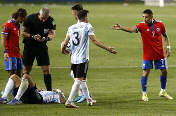 "Los años pasan y siguen llorando”: hinchas de La Roja le respondieron a burla de canal argentino