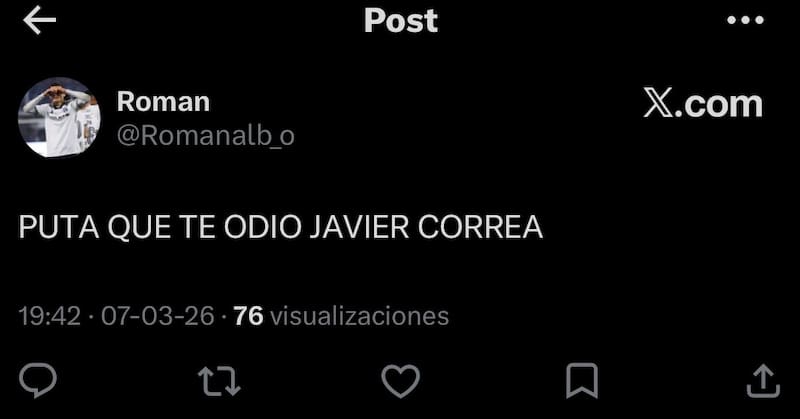Los hinchas albos cargaron contra Javier Correa tras el triunfo ante Audax.