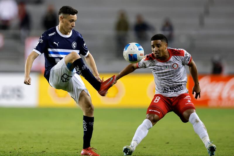 chocan por el Campeonato Nacional. Foto: Agencia Aton.