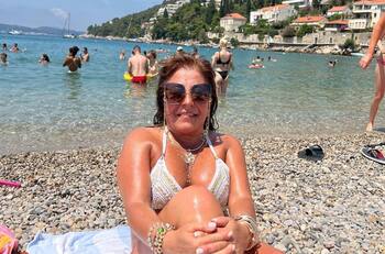 “Me voy a enamorar acá”: Helhue Sukni descargó Tinder para tener citas en sus paradisiacas vacaciones en Croacia