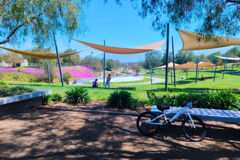 El pulmón verde que se vuelve ideal para recorrer dentro de Santiago. Créditos: Google Maps.