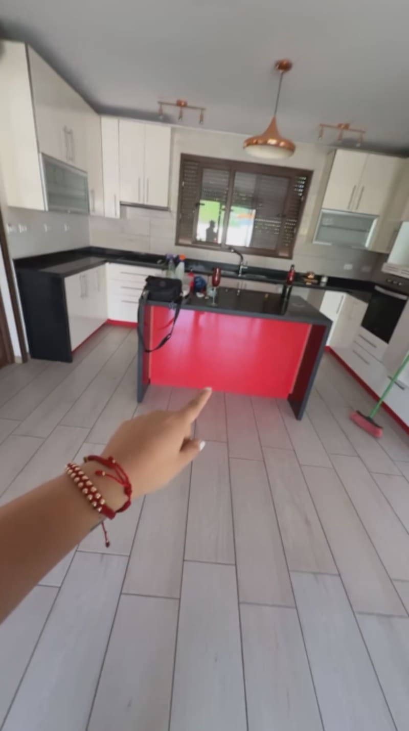 La cocina en donde brindó por su nueva etapa.