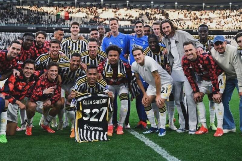 anunció su retiro del fútbol profesional.