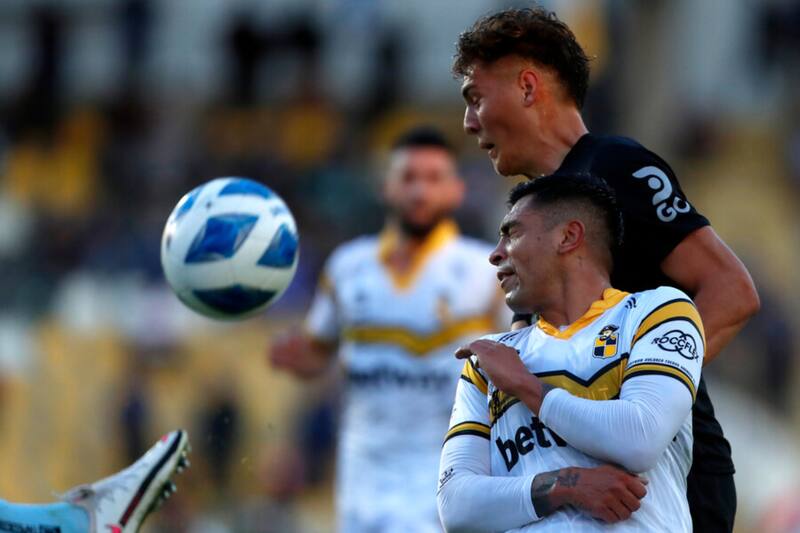 Gonzalo Jara puede jugar en el Vial (Foto: Photosport)