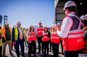 Puerto chileno realiza histórica destrucción de más de 1.500 toneladas de mercancía decomisada