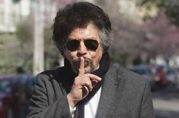 "¿Me llamaban?": Adriano Castillo, el "Compadre Moncho", respaldó petición para que "Los Venegas" aparezcan en la franja de Gabriel Boric