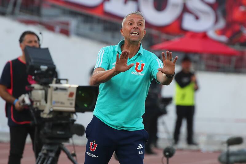 El entrenador de la U, Gustavo Alvarez.