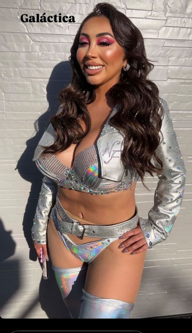 Naya Fácil y su look para su cumpleaños número 27.