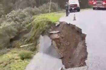 VIDEO | El peor invierno de la historia: Carretera de desmorona tras temporal en California