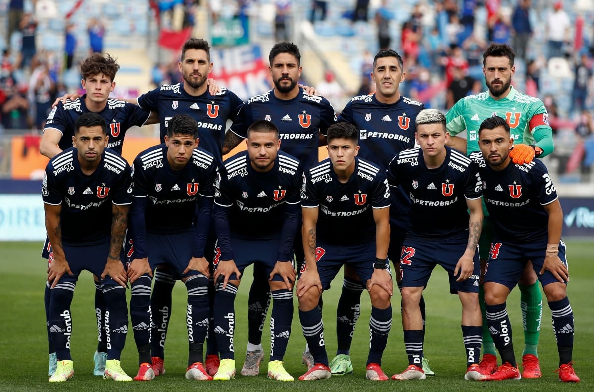 ¿Injustos? Hinchas de la U arremeten contra juvenil por el partido frente a Palestino