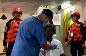 VIDEO | Hombre sobrevivió 24 días en el mar comiendo sólo ketchup