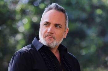 La divertida reacción de Luis Jara por las "54 entrevistas" que dio por su nuevo single "Velita blanca"