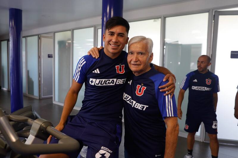 Lorenzo Prieto fue por años el masoterapeuta de la U. Foto: @udechile
